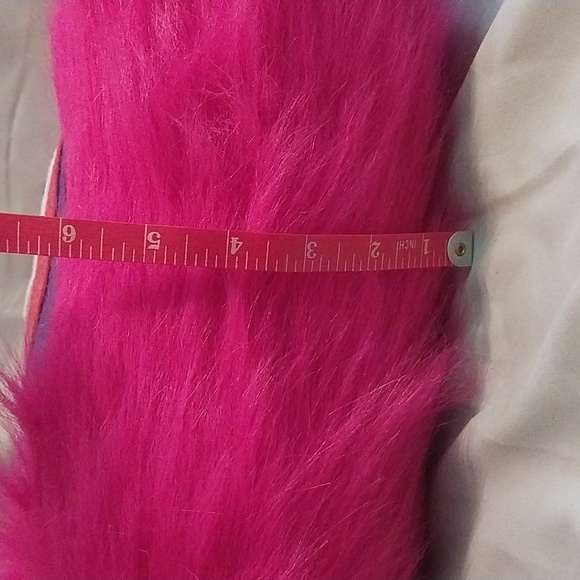 Handmade Faux Fur Pillow with a tail - Picture 4 of 4